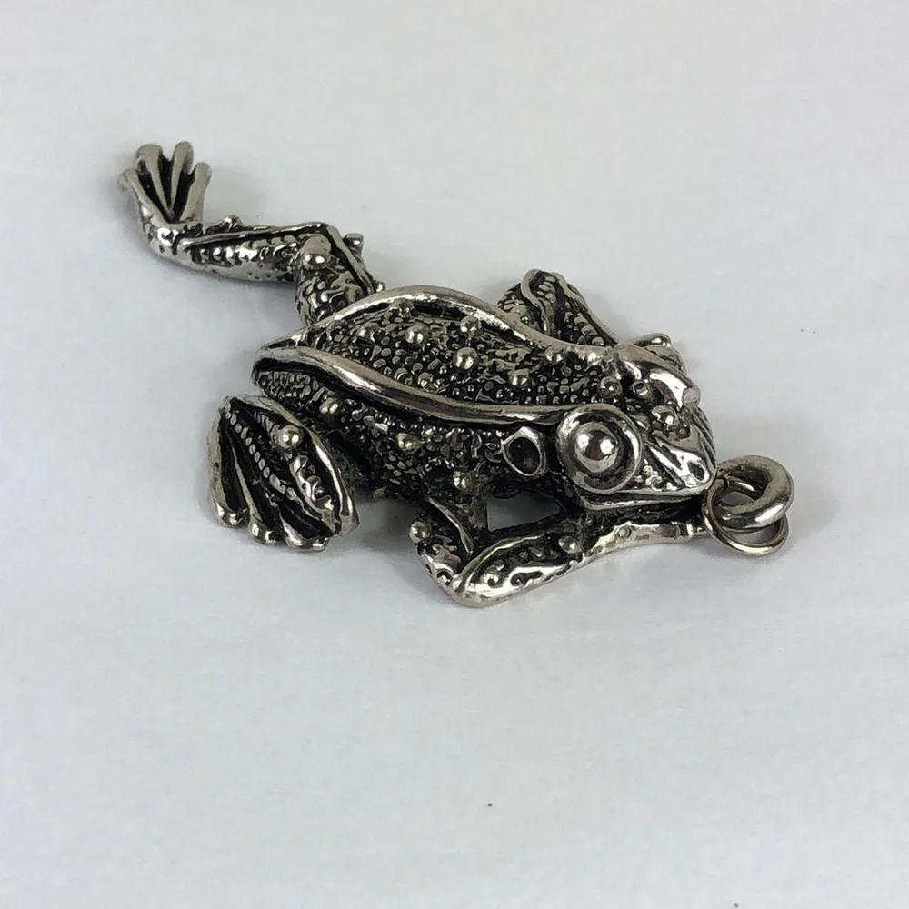 Vintage Frog Pendant Silver Tone Metallic Reptile Animal Retro